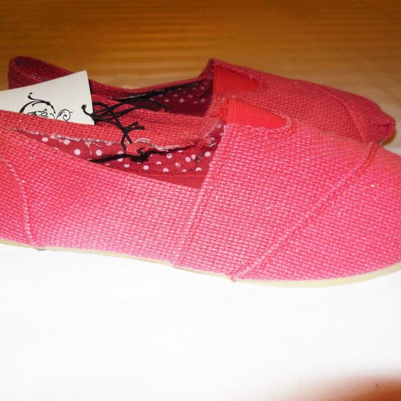 Women's Shoes 9/10 summer canvas flats casual red NWT - Picture 3 of 9